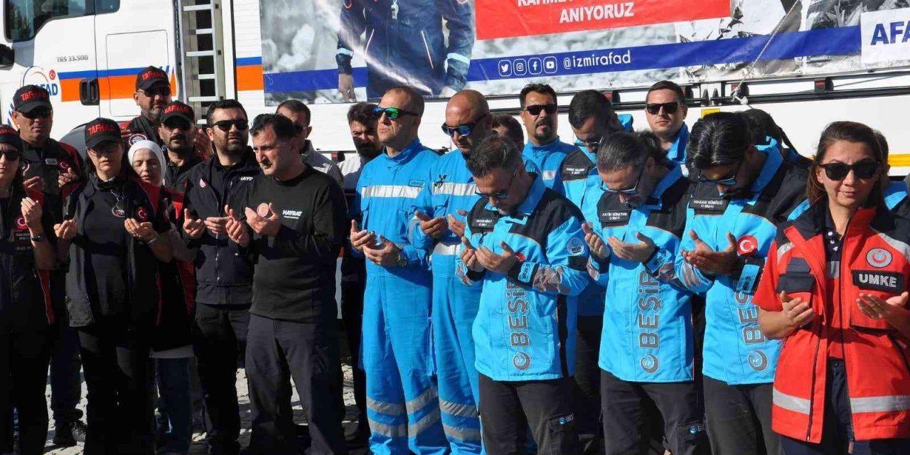 Beşir Arama Kurtarma ekipleri  İzmir depreminde hayatını kaybedenleri andı