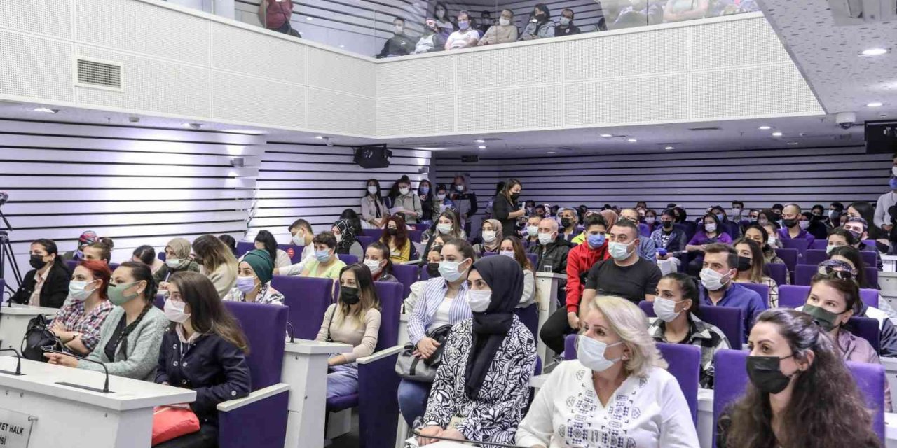 Buca’daki istihdam masası ocak ayından bu tarafa 430 kişiyi iş sahibi yaptı