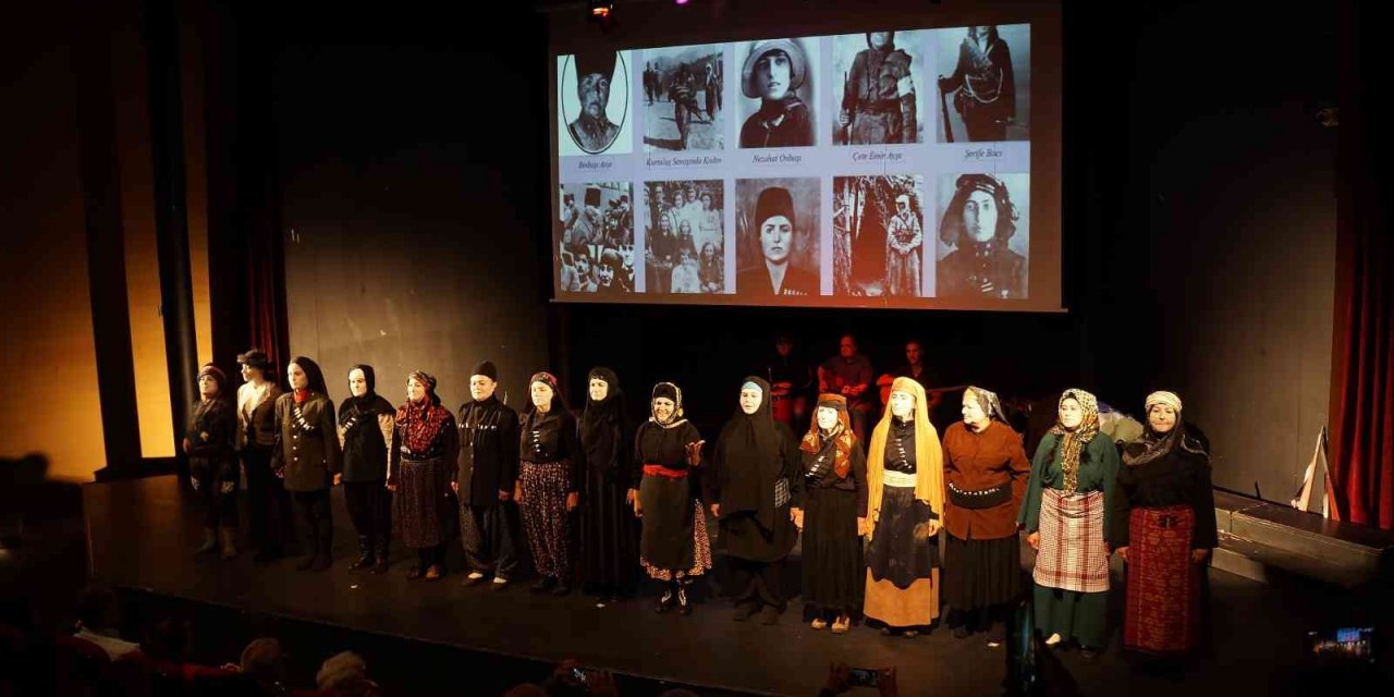 Cumhuriyetin kadınlarını sahnede anlattılar