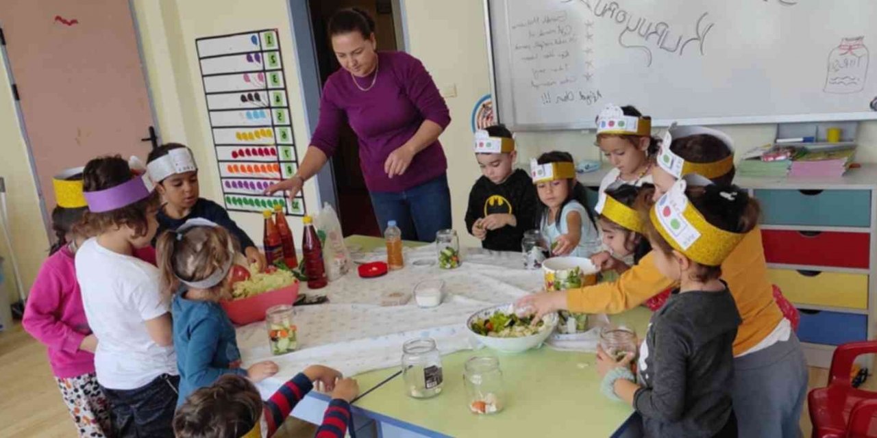 Köyceğizli minikler sınıfta turşu kurdu