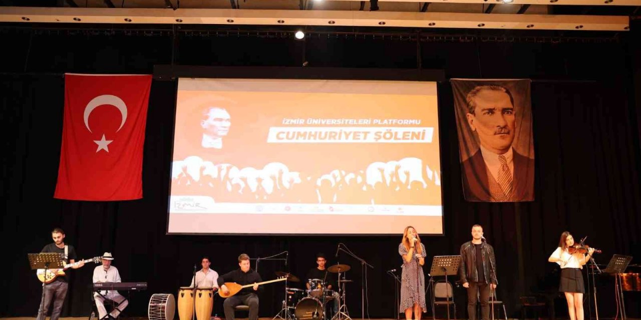 Gençlerden 29 Ekim Cumhuriyet Bayramına özel unutulmaz performans