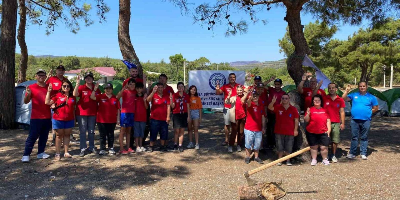 Engelsİzciler Projesi’ne teşekkür plaketi