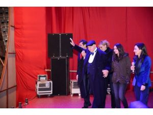 Kayahan ve Nilüfer Yıllar Sonra Aynı Sahnede