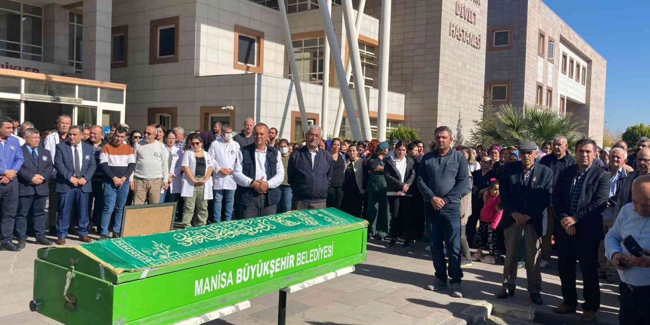 Son yolculuğuna çalıştığı hastaneden gözyaşlarıyla uğurlandı