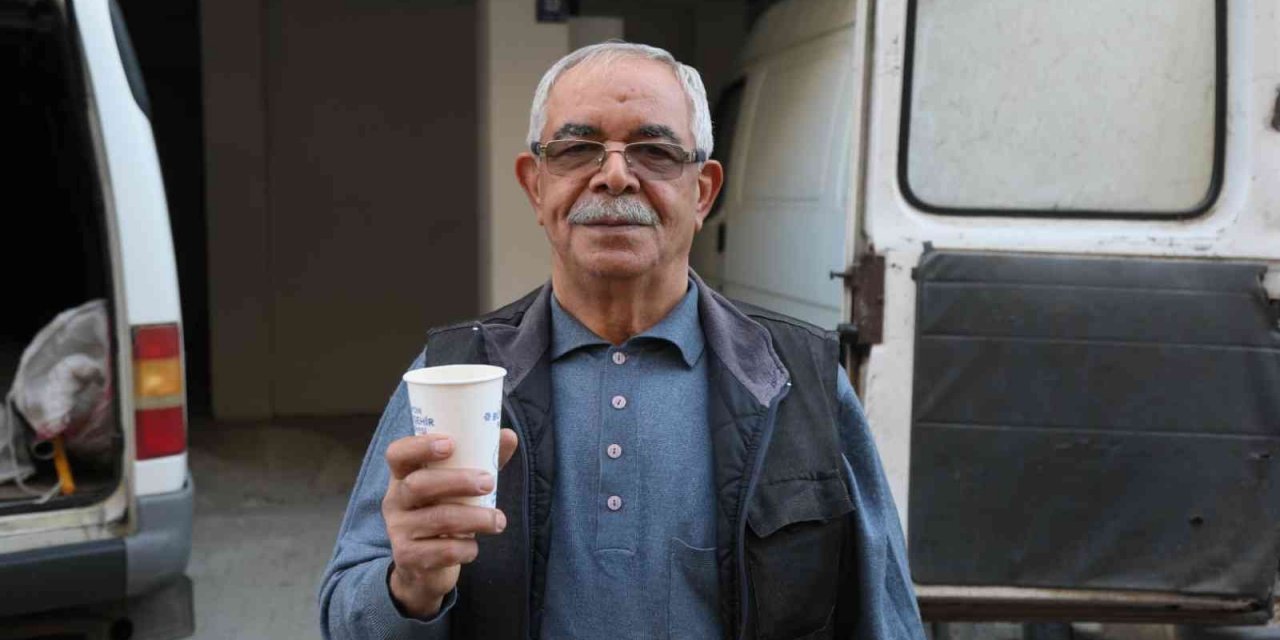 Aydın Büyükşehir Belediyesi sabahları yapılan çorba ikramı ile pazarcı esnafının içini ısıtıyor