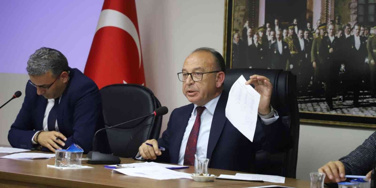 Turgutlu Belediye Meclisi’nde gergin toplantı
