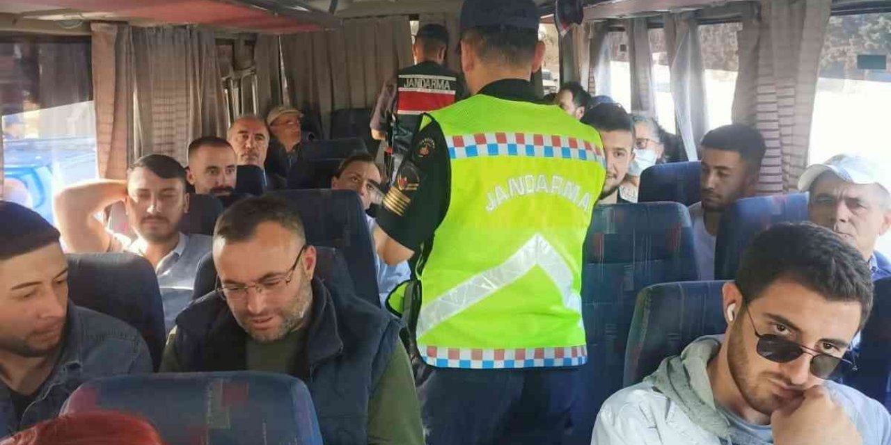 Jandarma yolculara KADES’i tanıttı