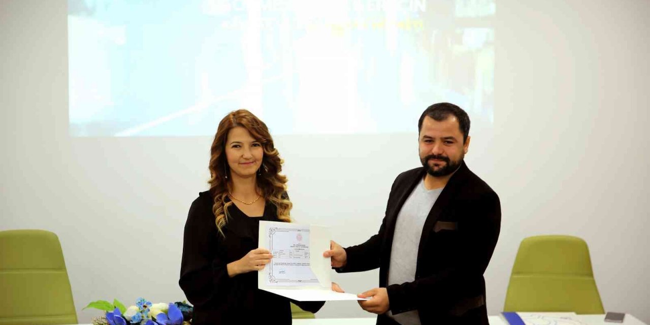 Kütüphane personeli ‘engelsiz erişim’ için işaret dili eğitimi aldı