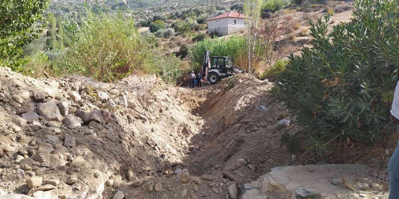 Çakaldoğan’da dere temizlik çalışması yapıldı