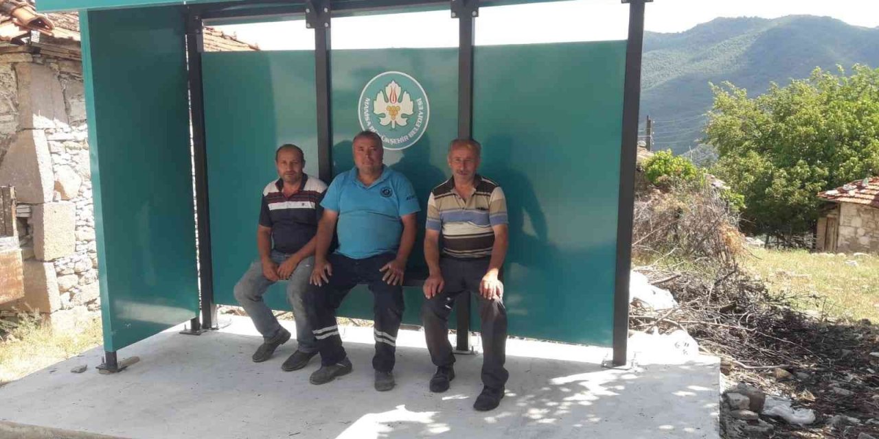 Demirci’nin 12 kırsal mahallesine durak montajı yapıldı