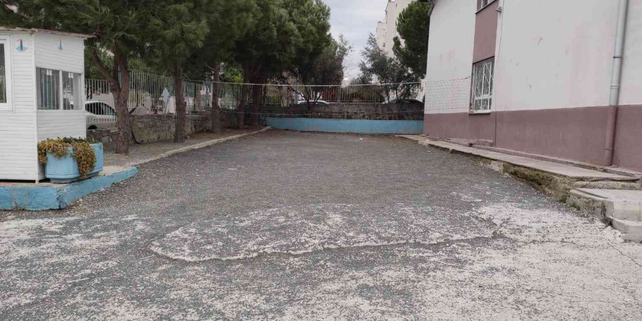 Okulun toprak ve çakıl taşlı zemininde yılmadılar, derece aldılar