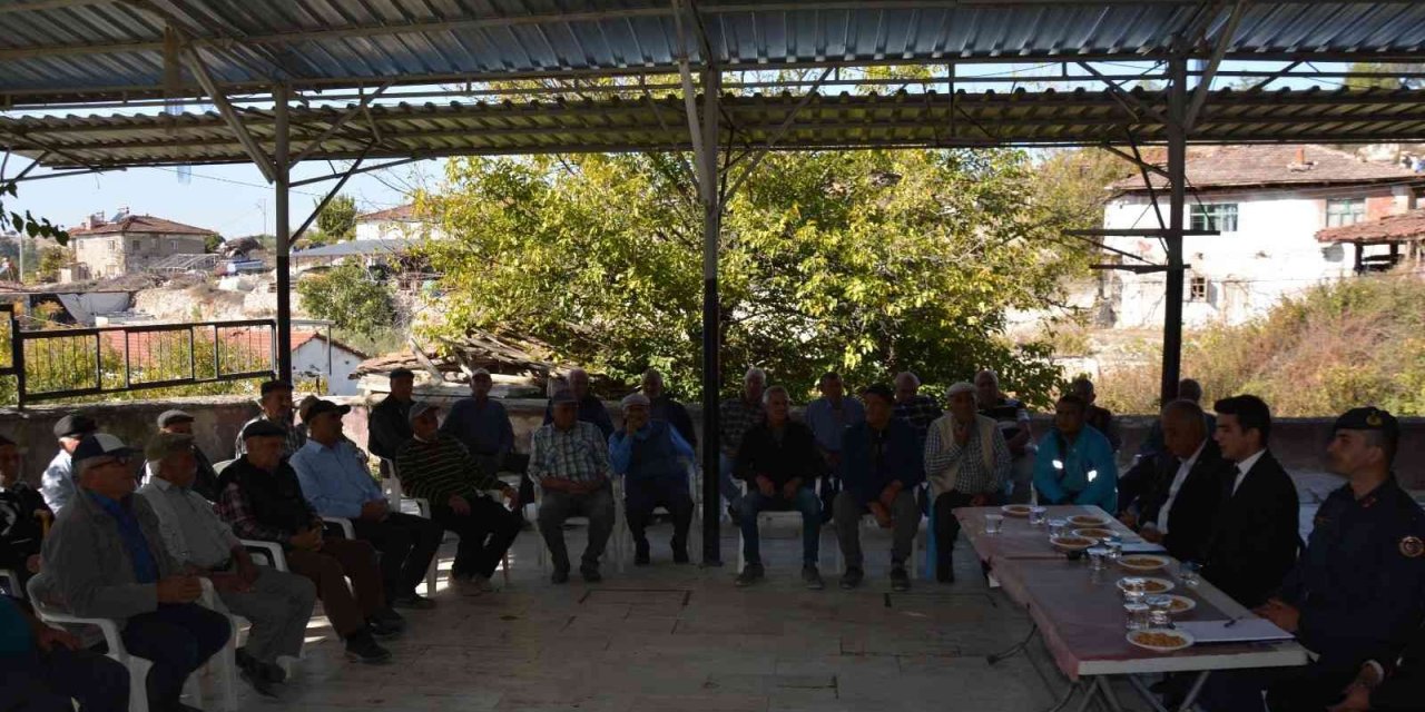 Kaymakam Okumuş kırsal mahallelerde vatandaşların sorunlarını dinledi