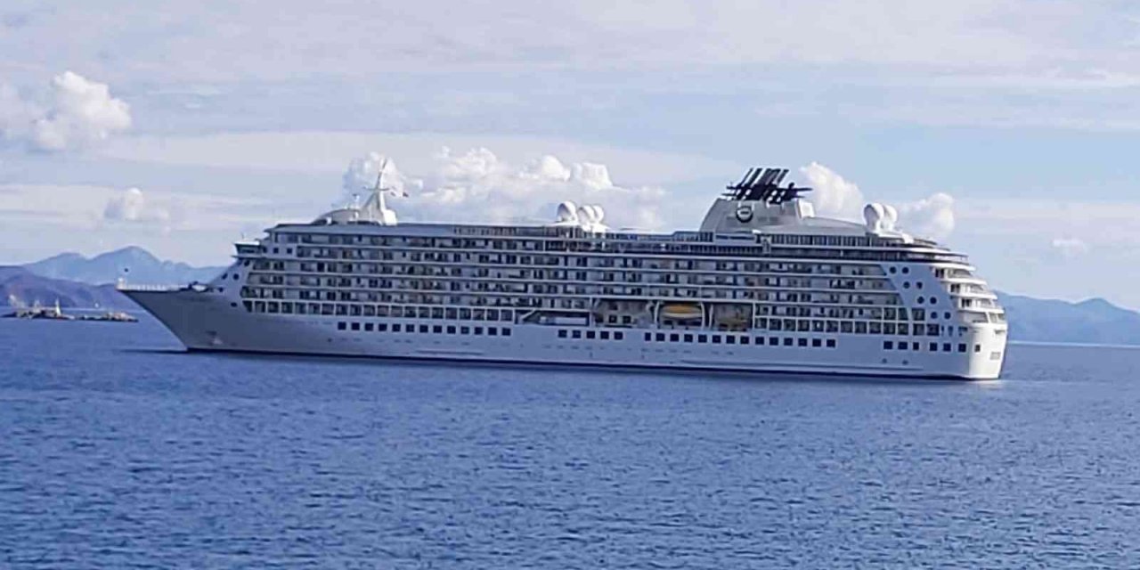 Datça’ya ilk kez kruvaziyer gemisi geldi