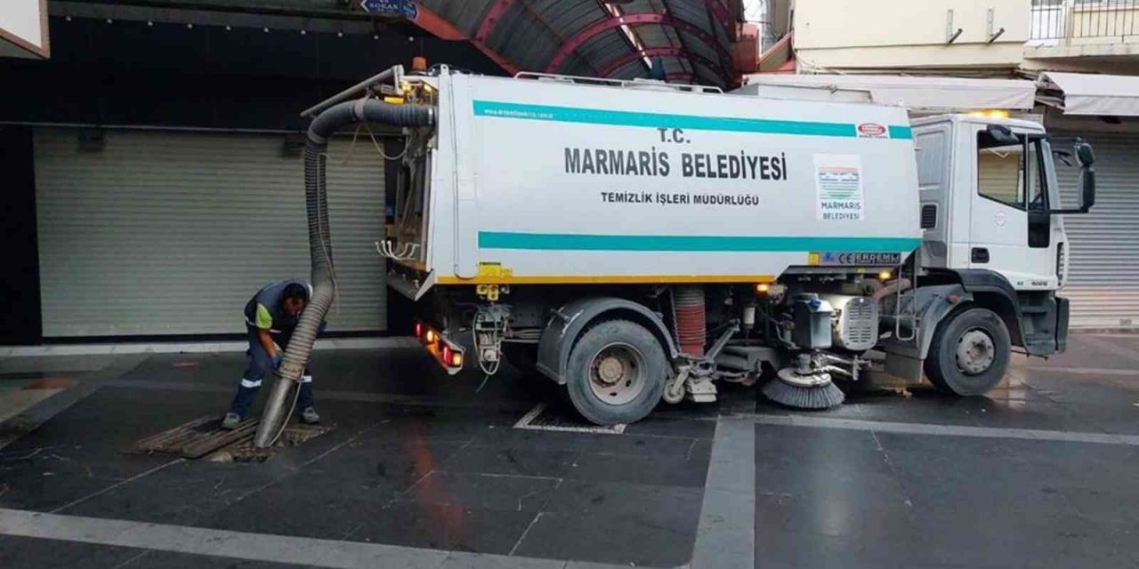 Marmaris’te belediye ekiplerinin yağmur mesaisi
