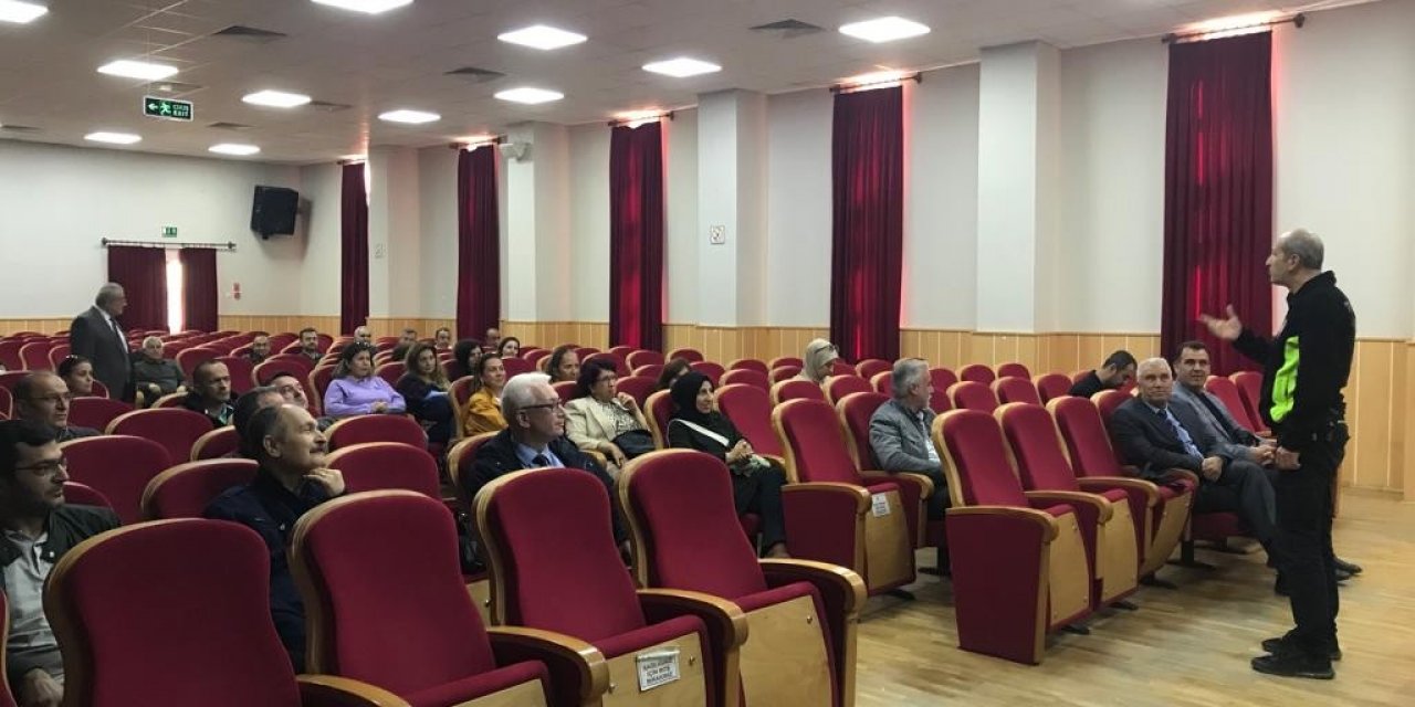 Öğretmenlere trafik güvenliği anlatıldı