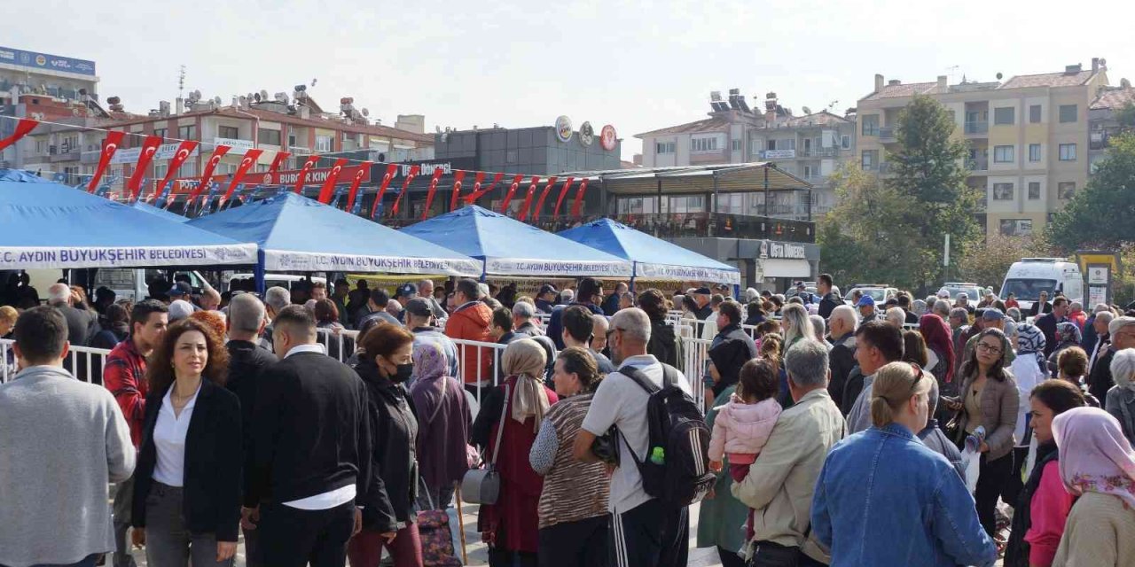 Aydın Büyükşehir Belediyesi, 100 bin sebze fidesi dağıttı