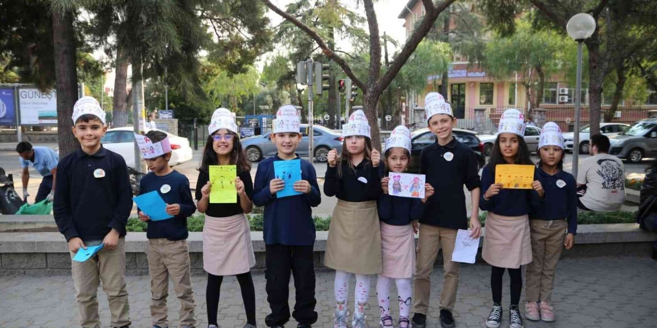 Minik eller, lösemili çocuklar için broşür hazırladı