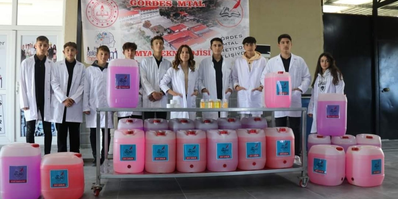Gördesli öğrenciler temizli ürünü üretiyor