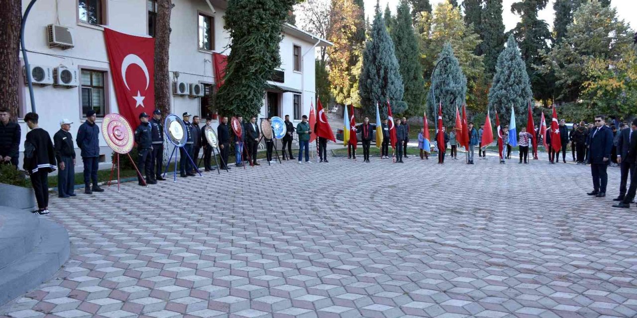 Atatürk, ebediyete intikal edişinin 84. yılında özlemle anıldı