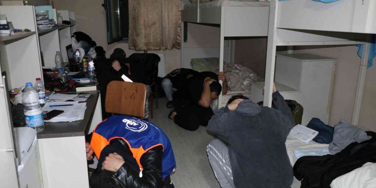 Manisa’da GSB yurtlarında "Deprem Anı, Çök Kapan Tutun ve Tahliye" tatbikatı
