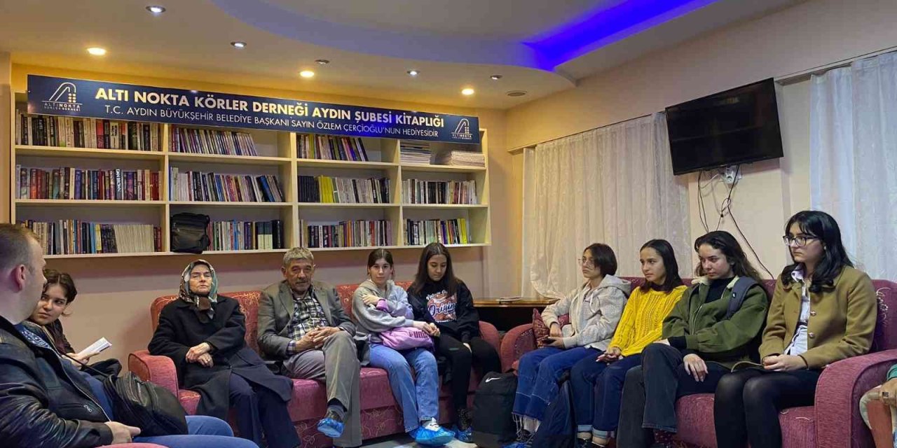 Öğrenciler, görme engelli bireyler için kitapların sesi oldu