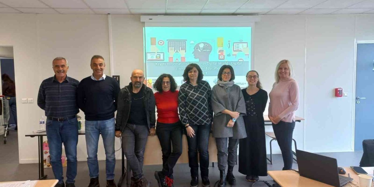 Dijital okuryazarlık projesinin ikinci toplantısı Paris’te yapıldı