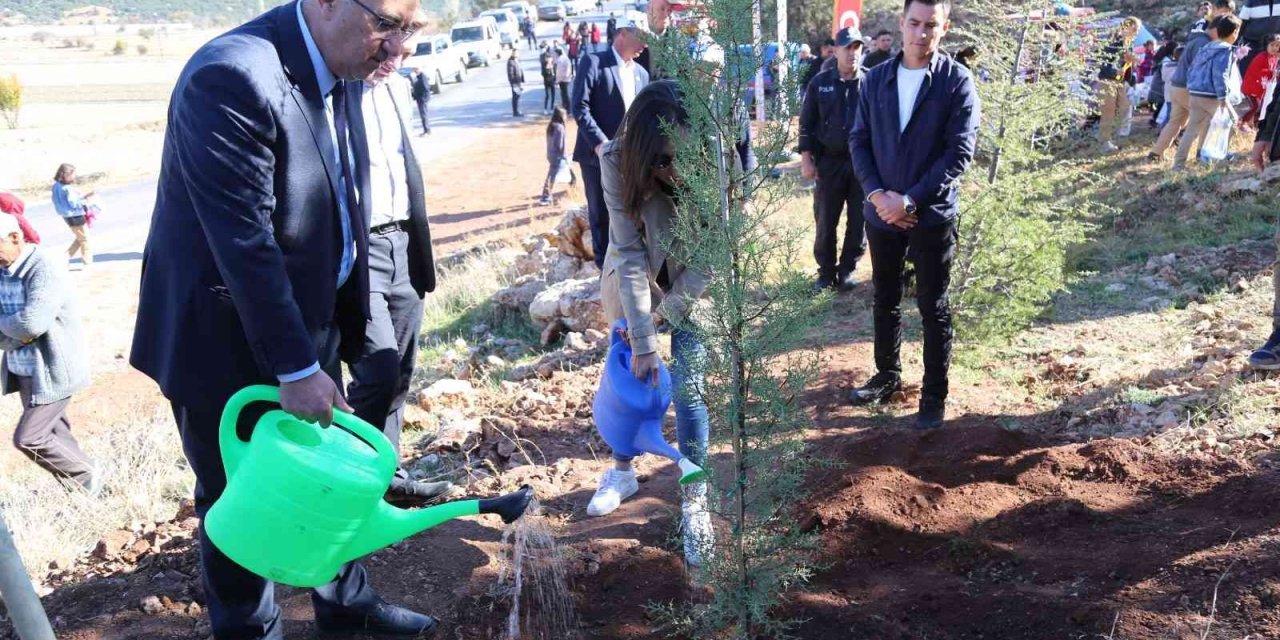 Çameli’nde fidanlar toprakla buluştu