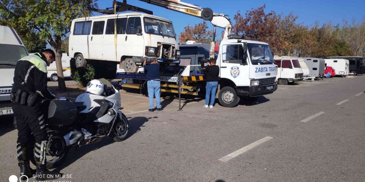 İnciraltı Kent Ormanı’ndaki karavanlar kaldırıldı