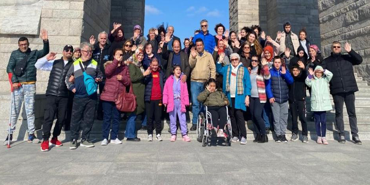 Aydınlı engelli bireyler Çanakkale Şehitliği’ni ziyaret etti