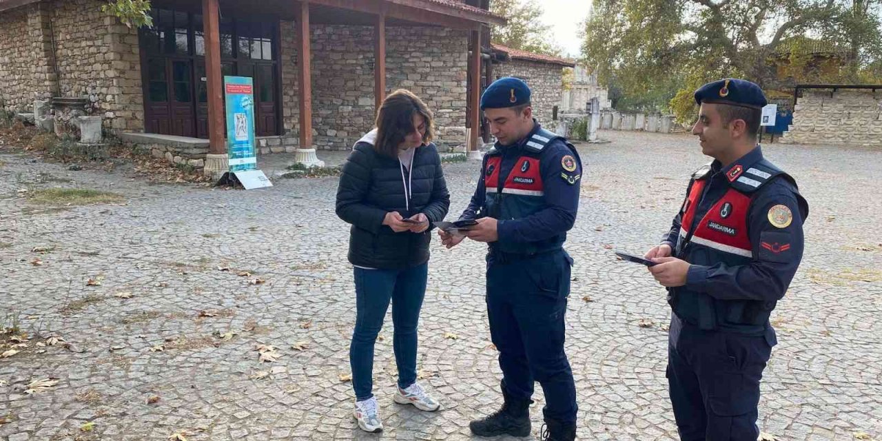 Aydın’da jandarma ekipleri vatandaşlara KADES’i tanıttı