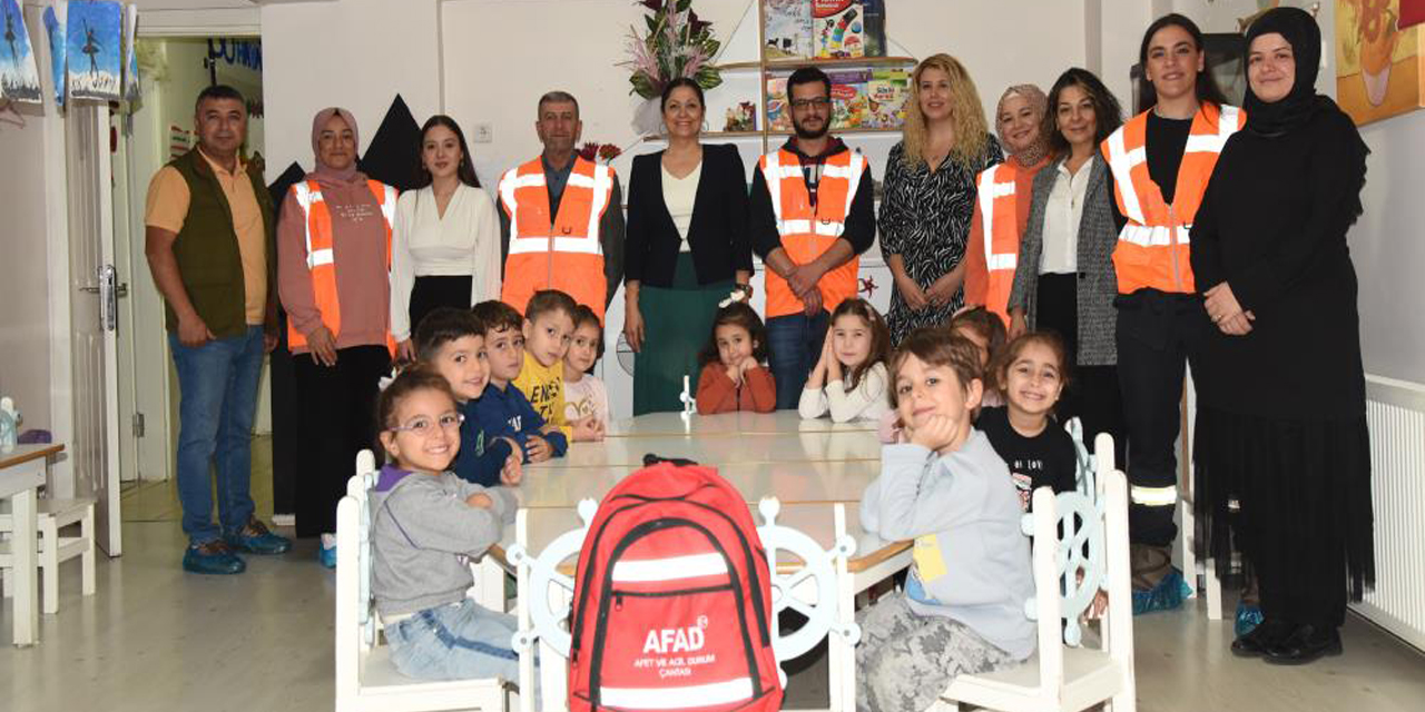 Minik öğrenciler AFAD gönüllüleri ile tatbikat yaptı