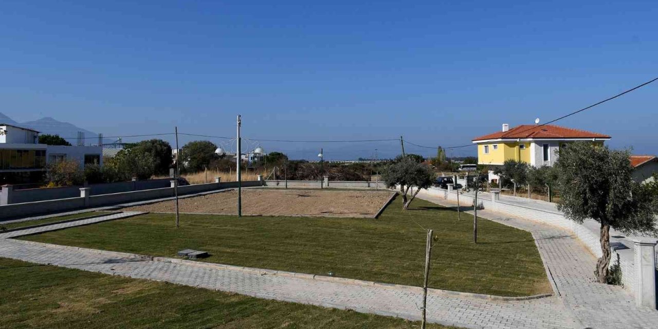 Kuşadası Belediyesi sanatla yeşilli birleştiriyor