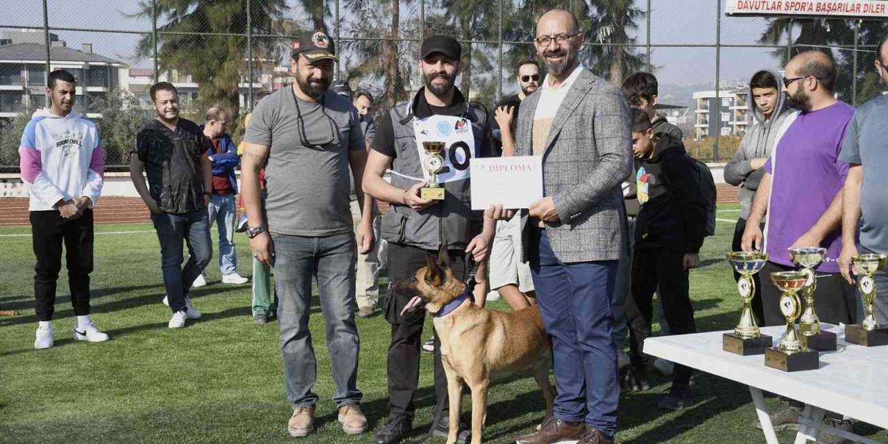 Kuşadası geleceğin arama kurtarma köpeklerini ağırladı
