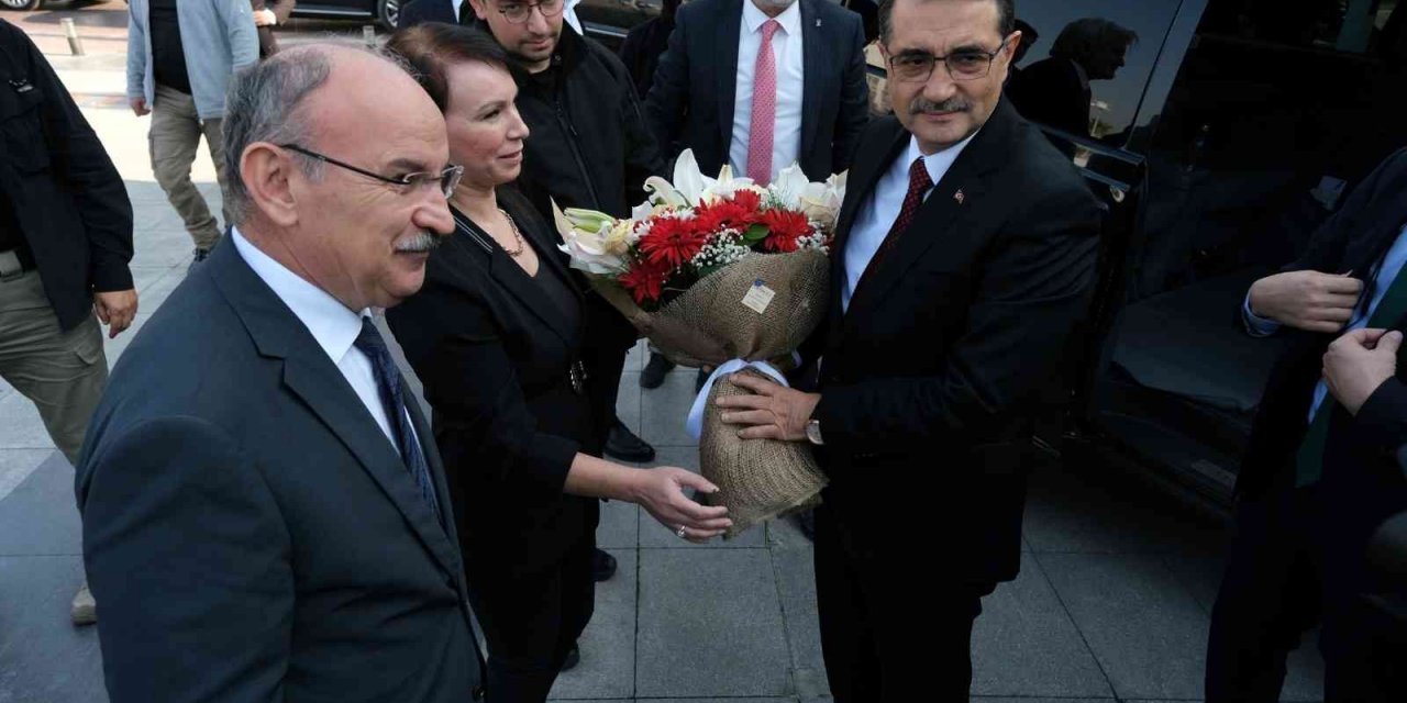 Bakan Dönmez Manisa’da incelemelerde bulundu