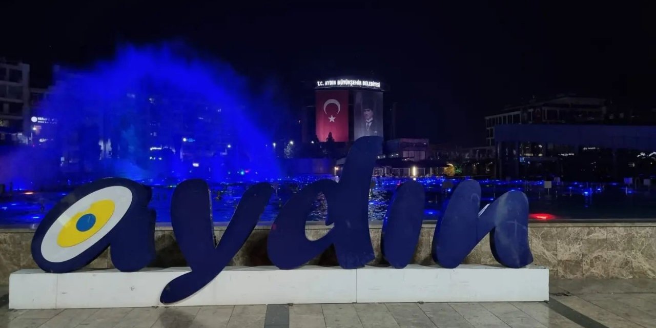 Aydın kent meydanında ’mavi’ ışıkla diyabete dikkat çekildi