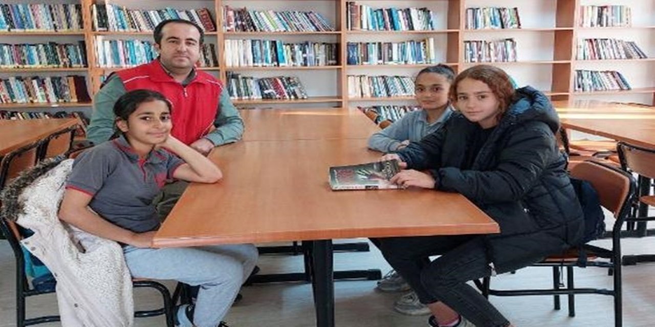 Yarım asırlık kütüphanede, kitap okudular