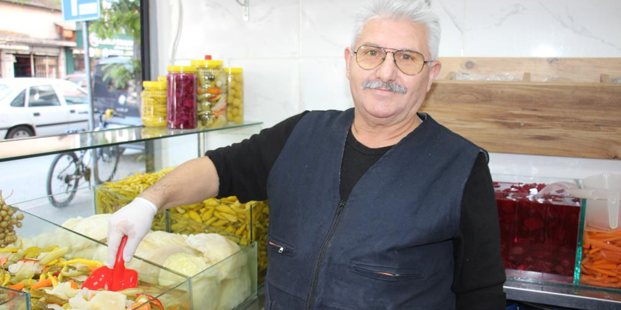 55 yıllık turşu ustası, Yeşilçam’a da konu olan ’sirkeyle mi limonla mı’ tartışmasına son verdi