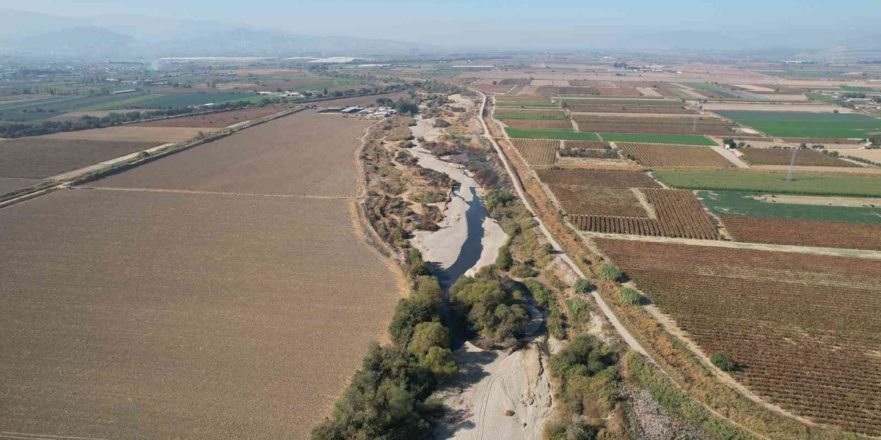 Su kıtlığı zirve yaptı, Gediz Nehri kurudu
