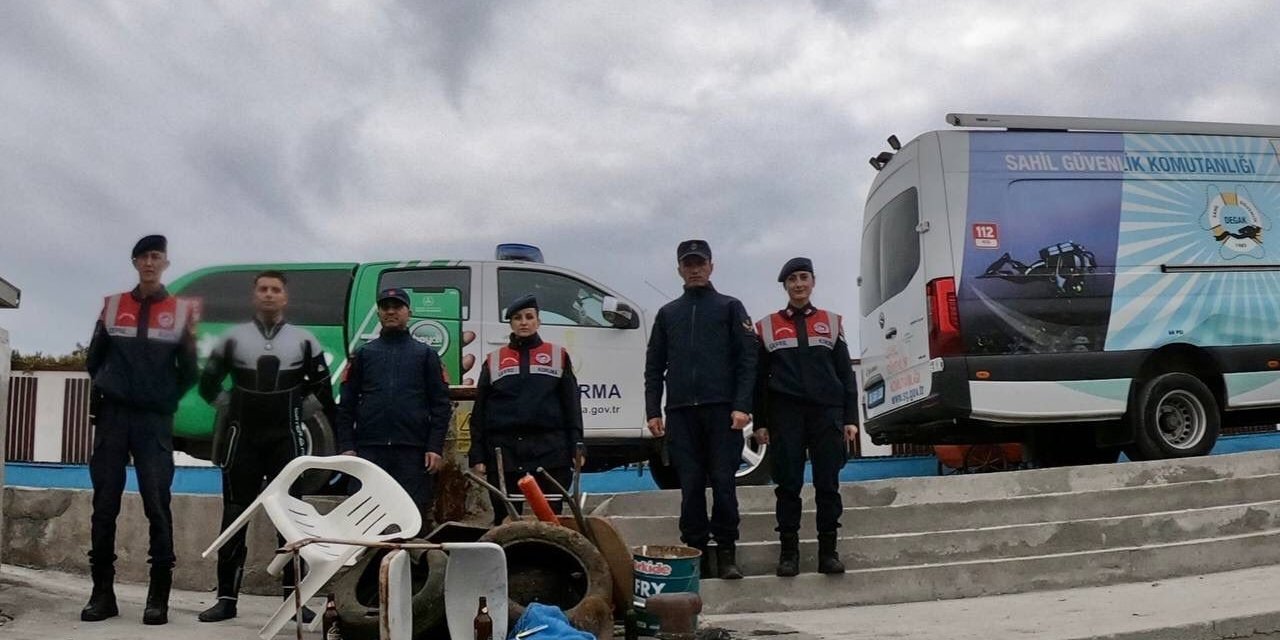 Kuşadası’nda jandarma ekiplerince deniz dip temizliği gerçekleştirildi