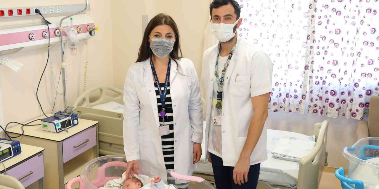 İzmir Dokuz Eylül Üniversitesi 21 günlük Yusuf bebeği hayata bağladı