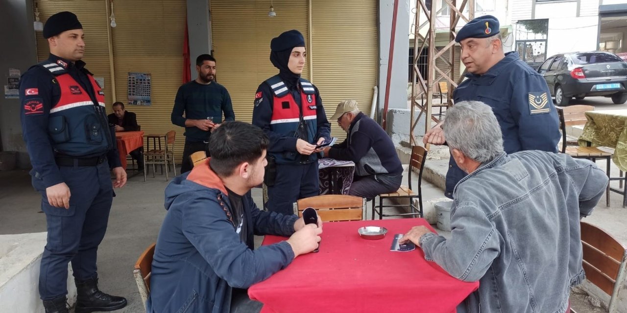 Jandarma ekipleri vatandaşlara KADES’i tanıttı