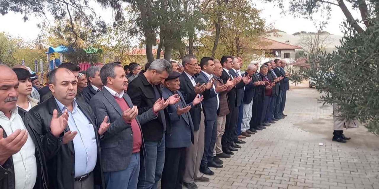 Selendi Halılar Mahallesi’nde vatandaşlar yağmur duasına çıktı