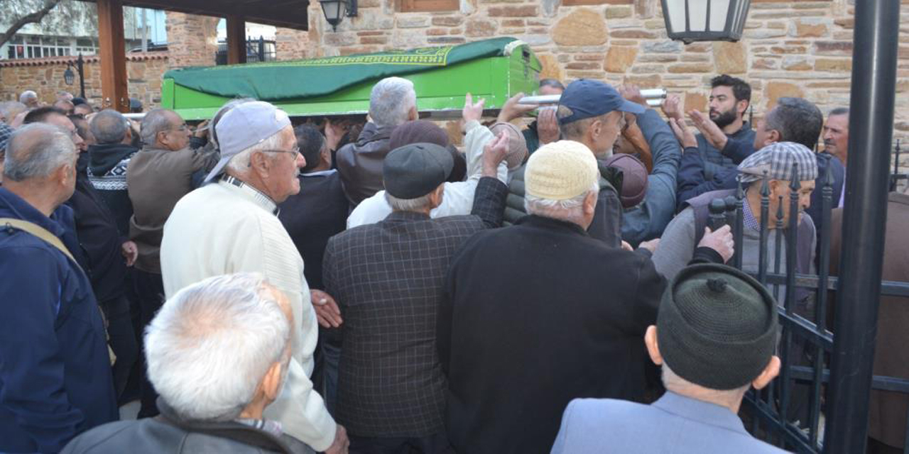 Eski başkan son yolculukta yalnız bırakıldı