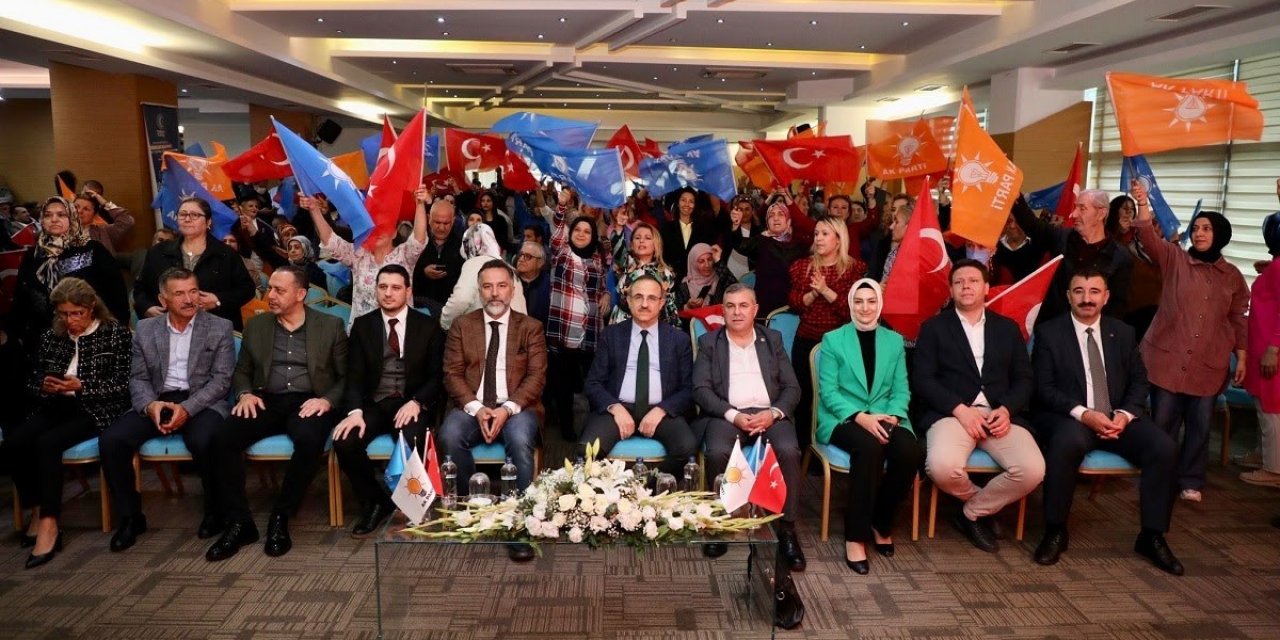 AK Parti İzmir’de Teşkilat Akademisi ‘Türkiye Yüzyılı’ eğitim programı