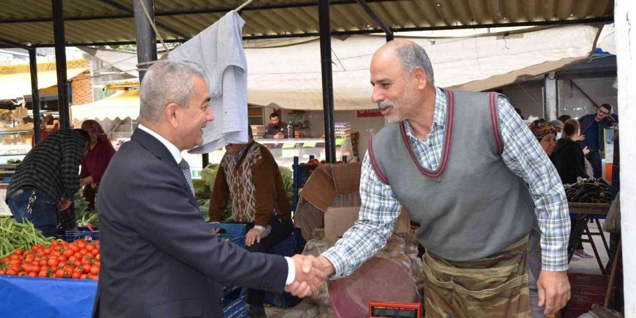 Başkan Kaplan semt pazarında