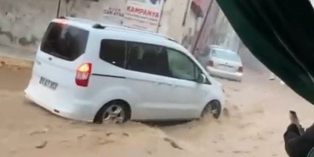 İzmir’i yine sağanak vurdu