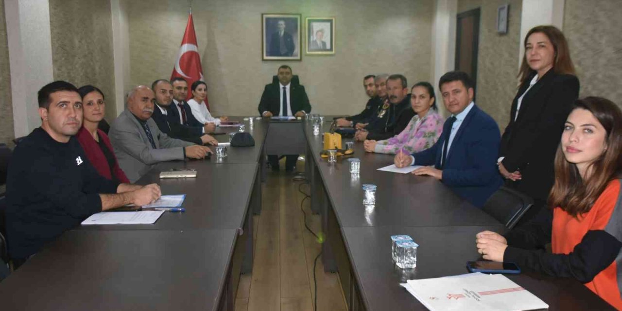 Buharkent’te kadına şiddet konulu toplantı gerçekleştirildi