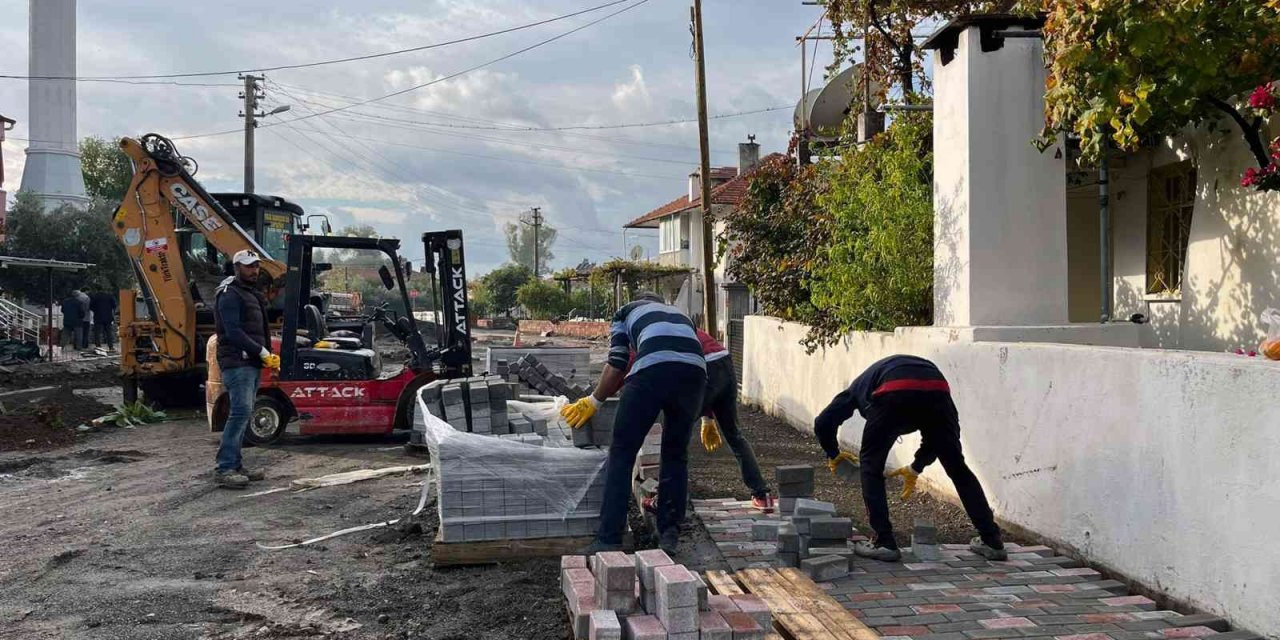 Ortaca’nın mahalle yollarına kilitli parke