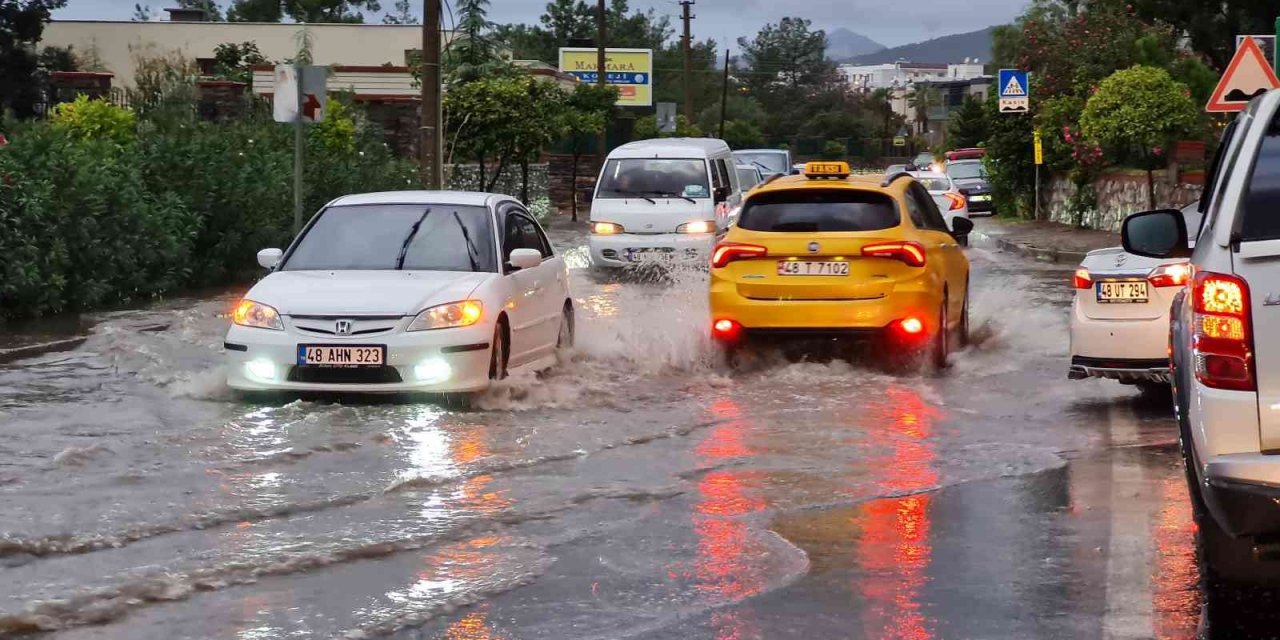 Meteoroloji’den Muğla’ya kuvvetli sağanak ve fırtına uyarısı