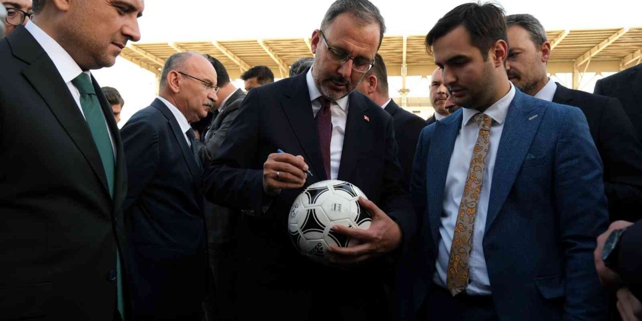 Gençlik ve Spor Bakanı Kasapoğlu Manisa’da incelemelerde bulundu